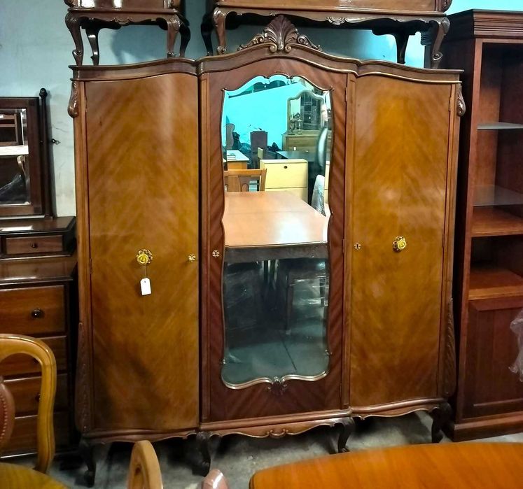 Roupeiro Vintage e Cama de Casal