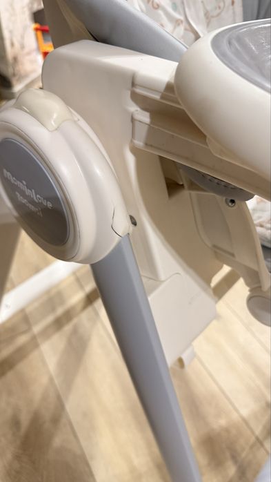 Дитячий стільчик для годування