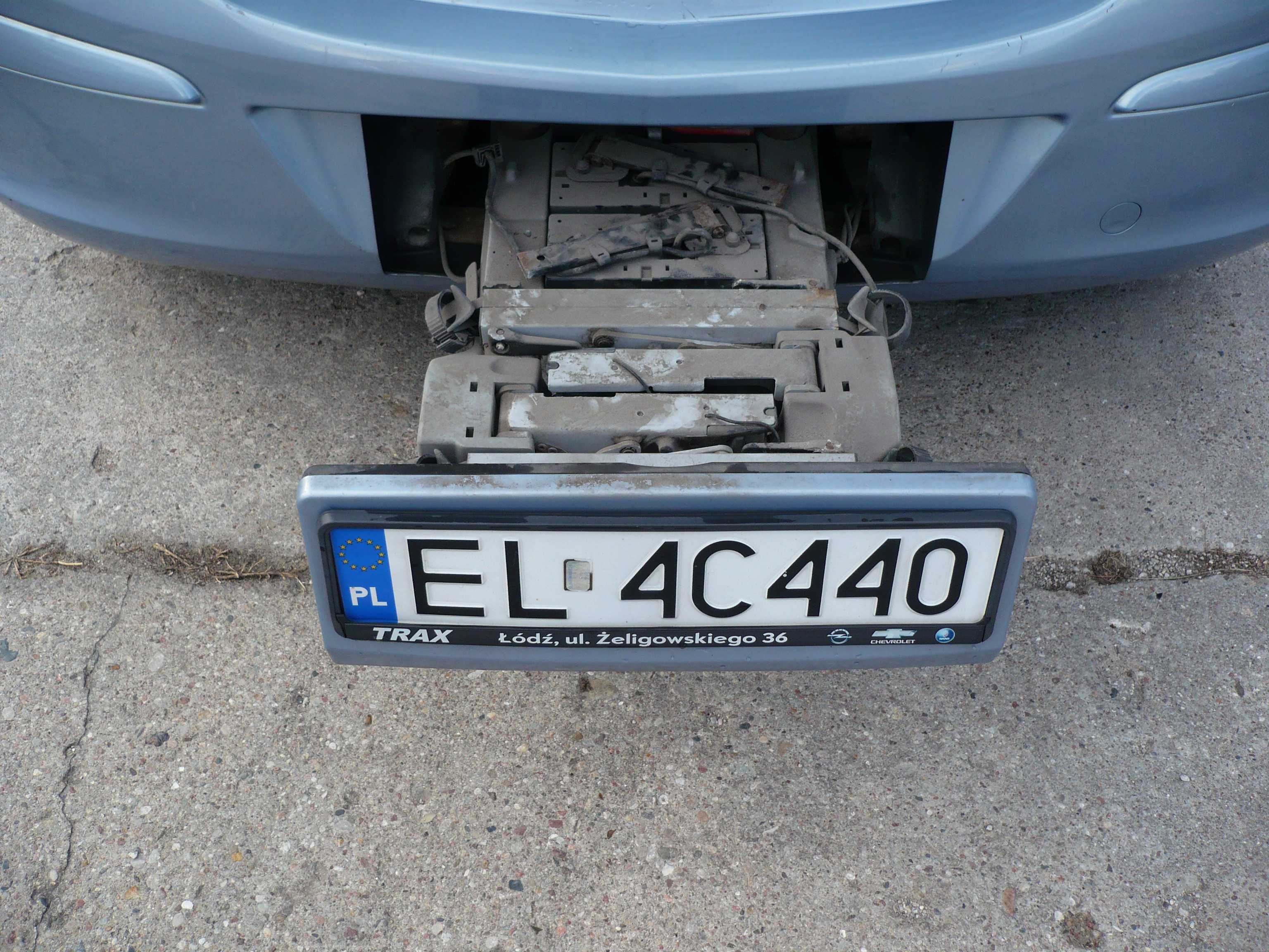 Opel Corsa D 1,4 z fabrycznym bagażnikiem na 2 rowery