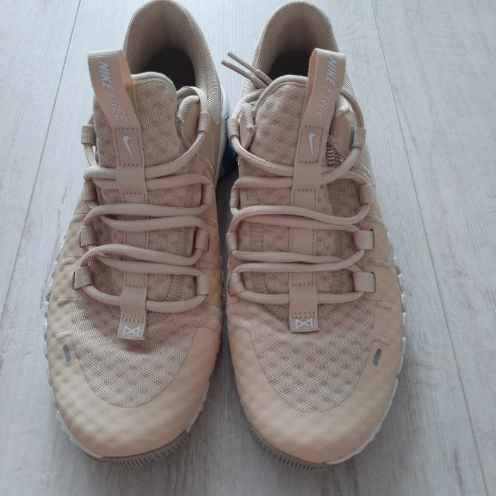 Оригінальні жіночі кросівки NIKE FREE METCON 5 WORKOUT SHOES BEIGE DV3