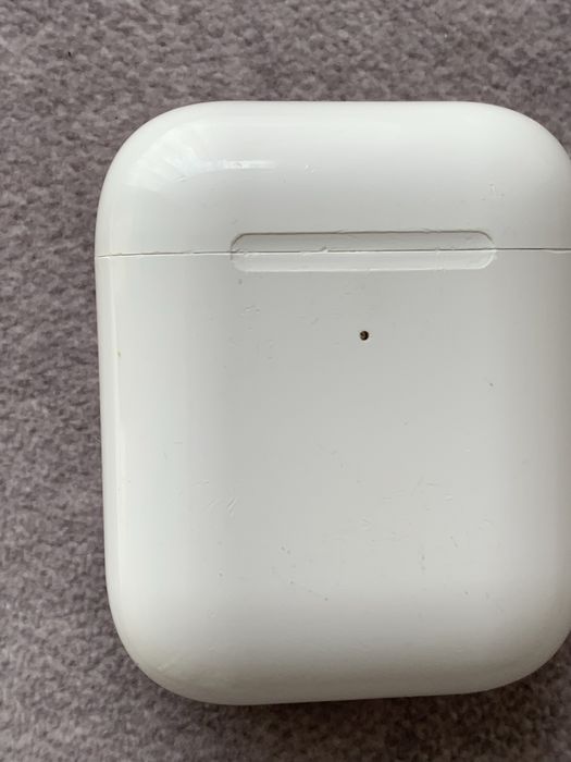 Продам кейс  для блютуз зарядки наушников  airpods Б/У