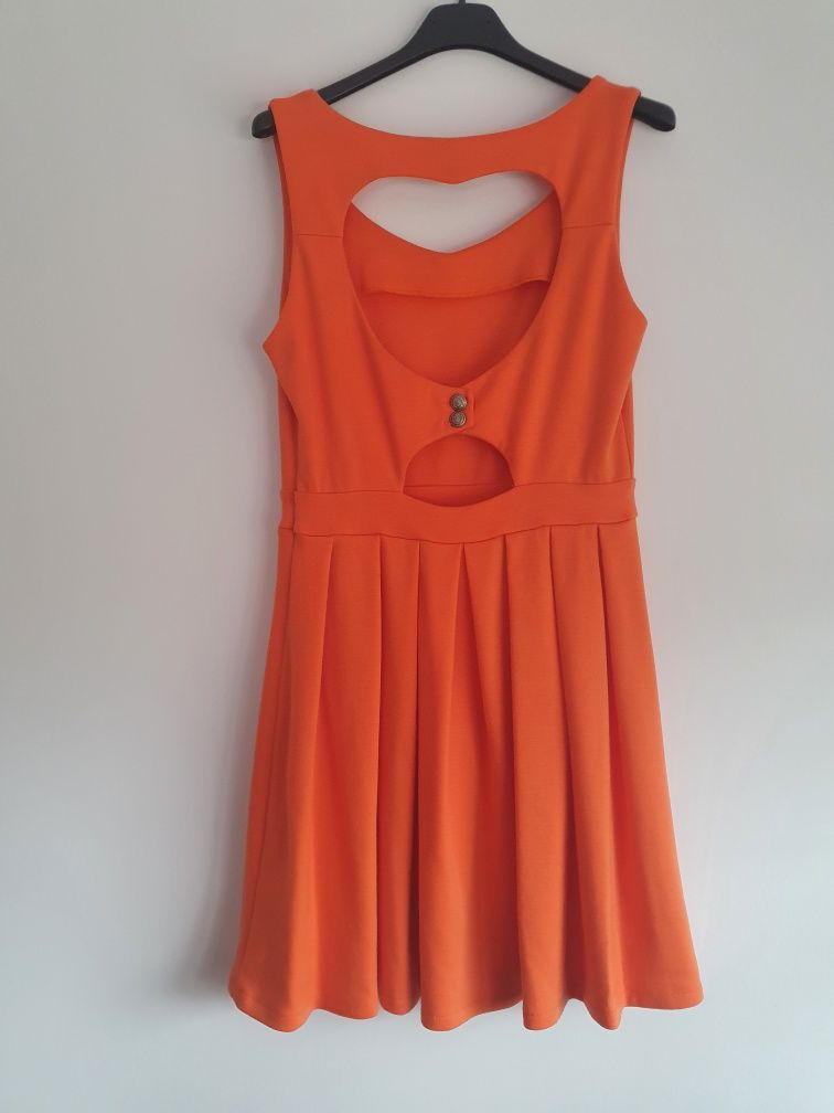 Pomarańczowa sukienka z wycięciami