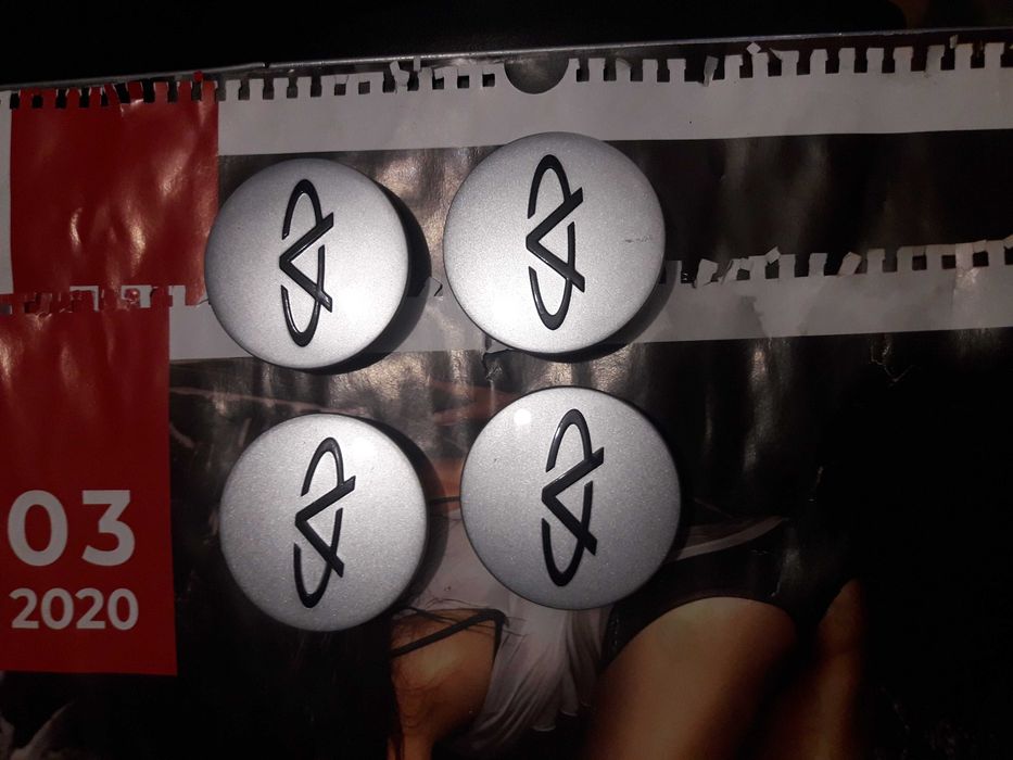 Колпачки оригинальных литых дисков на Cherry