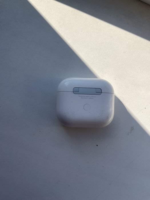 Продам кейс без наушників