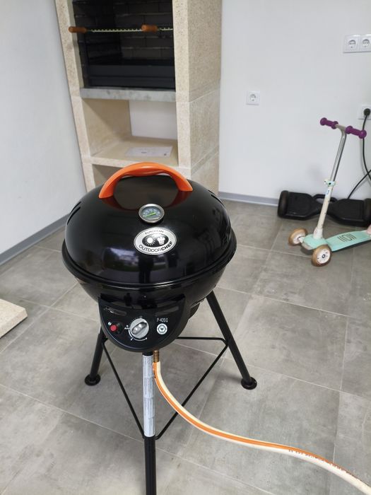 Churrasco a gás compacto Outdoorchef P-420G Minichef. 
É com