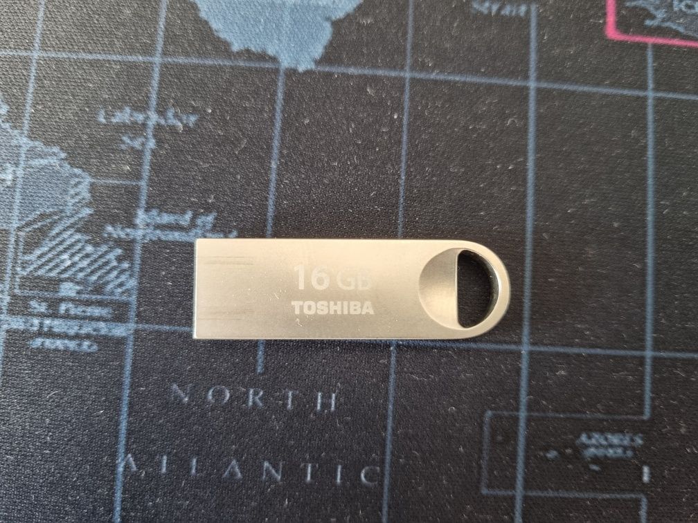 USB флешка Toshiba 16GB