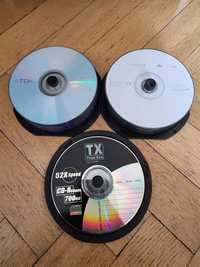 Czyste płyty CD i DVD oraz pudełka