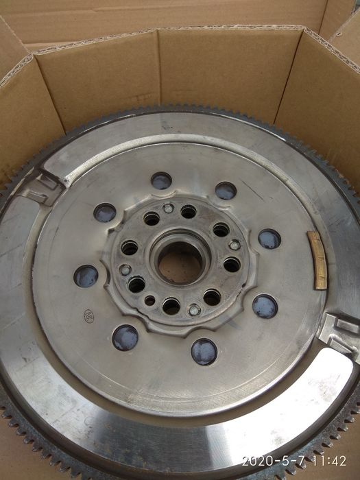 Nissan Qashgai Прода двухмасовий маховик з корзиною і диском зчеплення