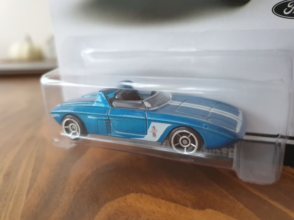 Hot Wheels - seria Mustang Fifty Years - '62 Ford Mustang Concept