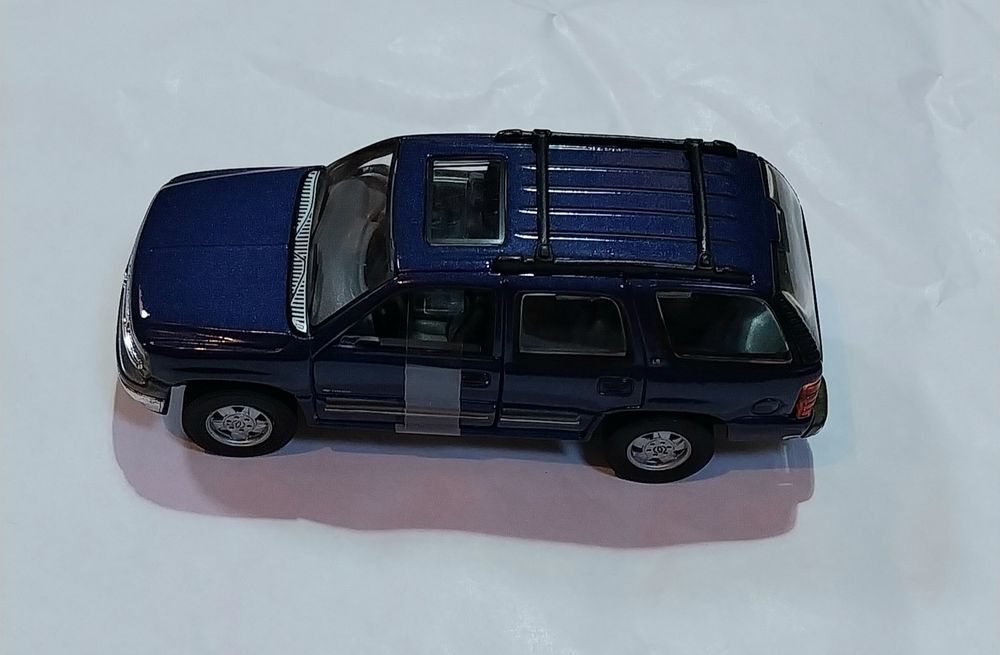 Miniatura em escala 1/43 Chevrolet Tahoe
