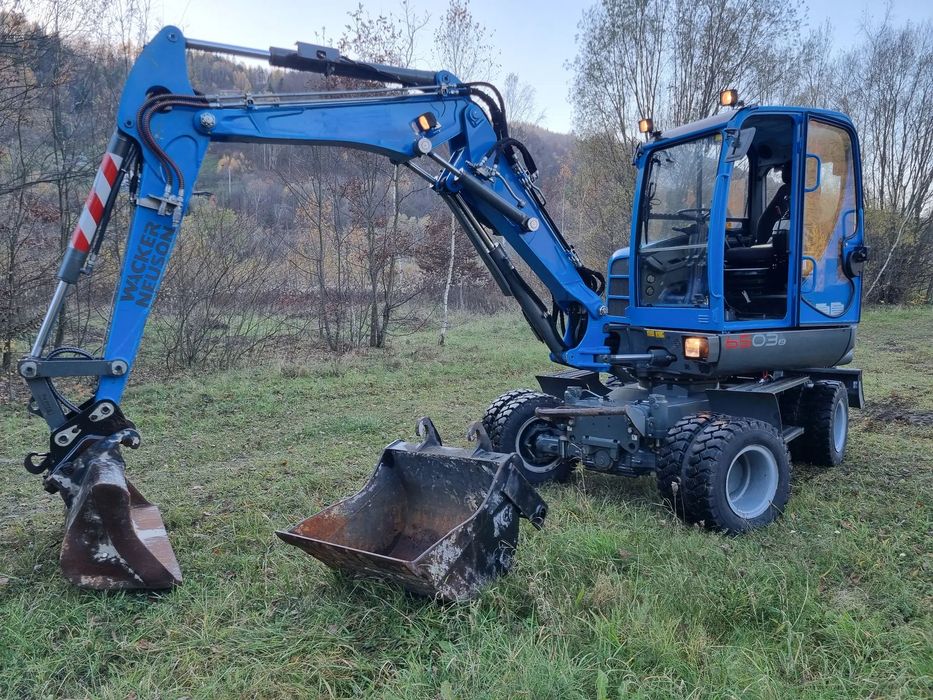 Wacker Neuson 6503 wersja 7 Koparka Kołowa 8 ton 3x łamane ramie Tylko 929 mtg jak Nowa z Salonu 2015r Import Norwegia Silnik YANMAR zero luzów wycieków 2 łyżki Okazja KLIMA Pompa ON  929mtg Niski przebieg Serwisy w DEKRA jak Nowa z Salonu Zero luzów