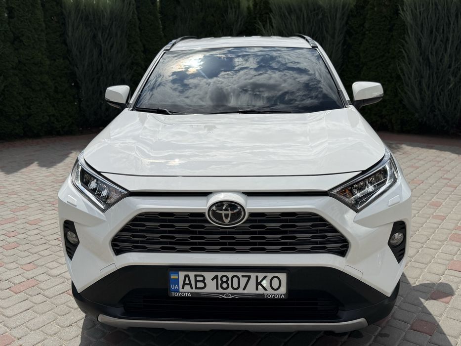 Офіційний ціленький Toyota Rav 4