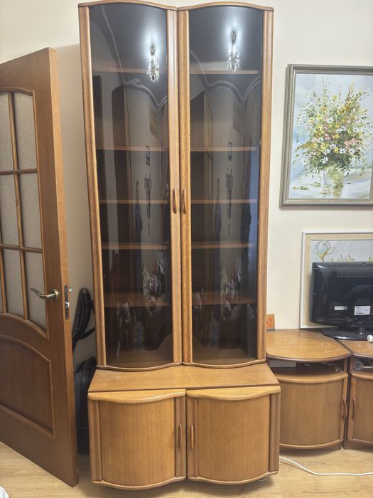 Книжный шкаф, хороший внешний вид