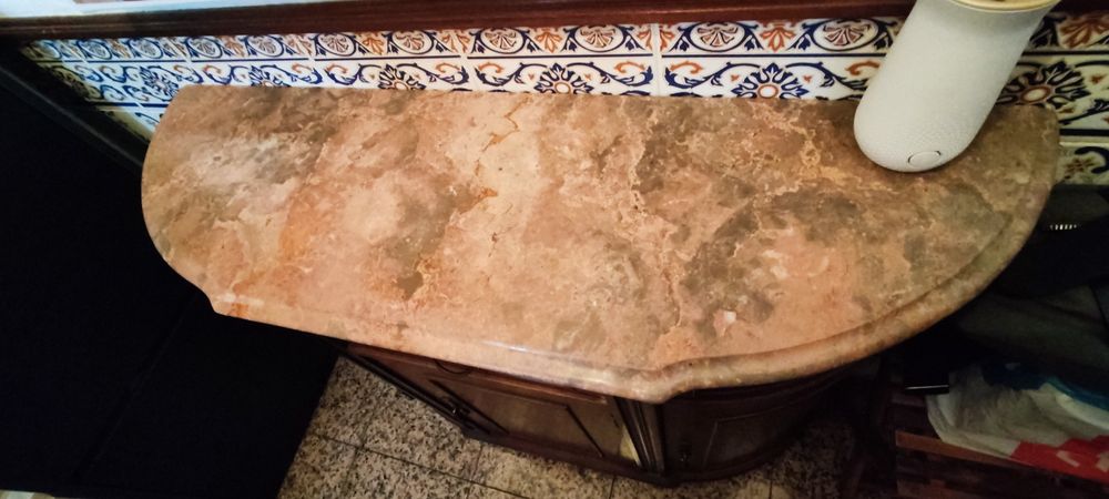 Móvel de cerejeira de entrada com topo em mármore