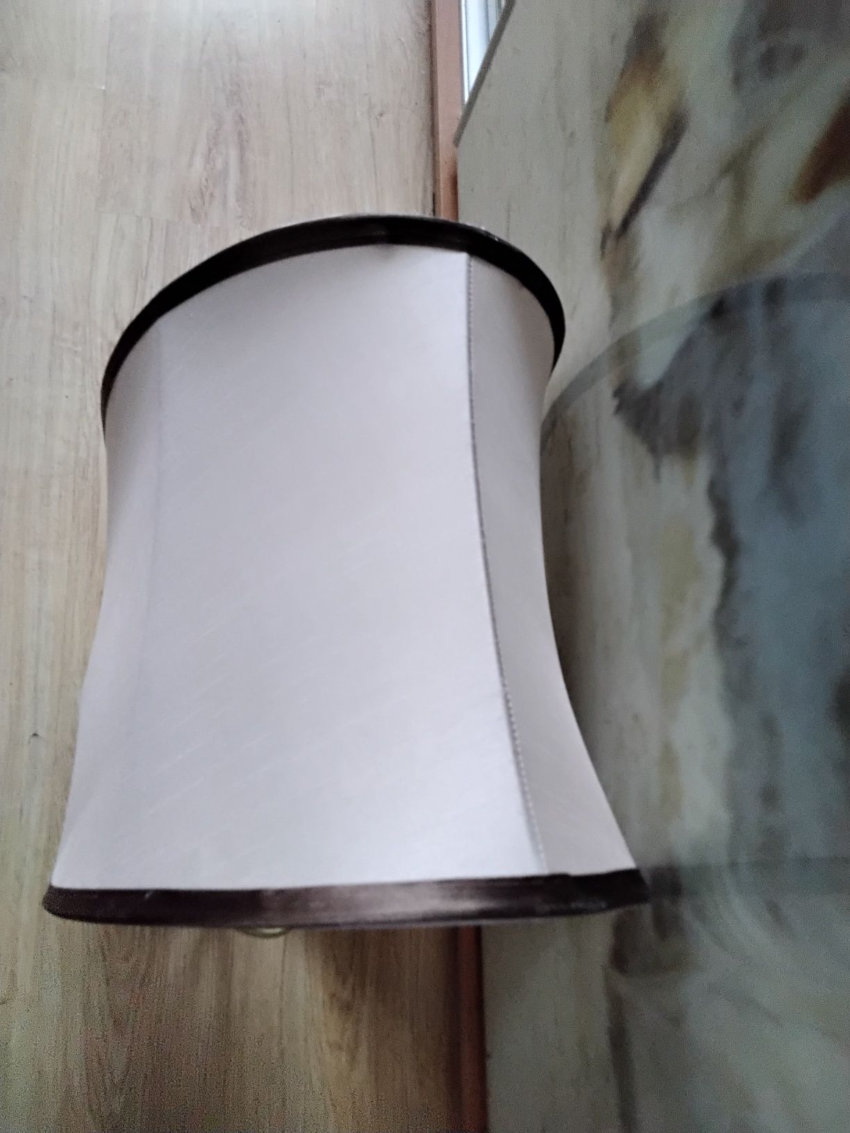 Lampa sufitowa  - stylowa w kształcie owalu z lamówkami