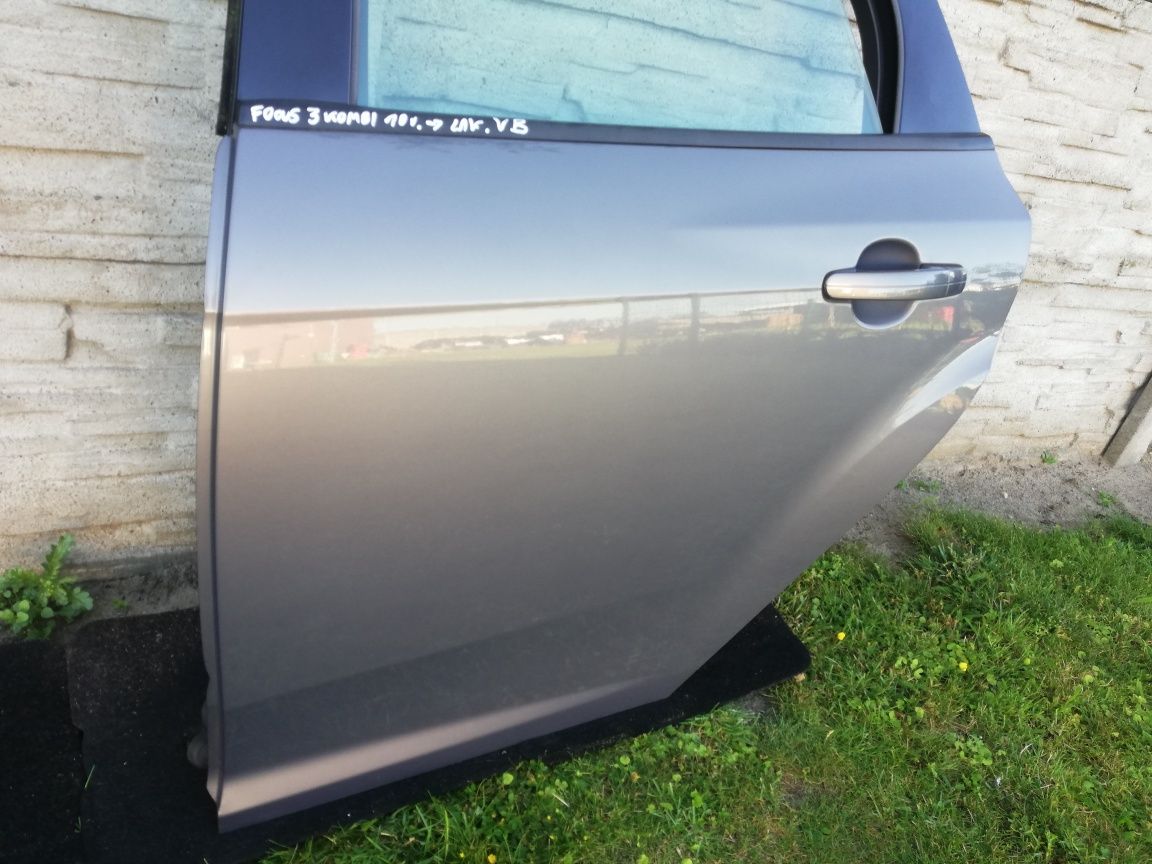 Drzwi lewe tylne lewy tył Ford Focus mk3 III kombi kolor VB w kolor
