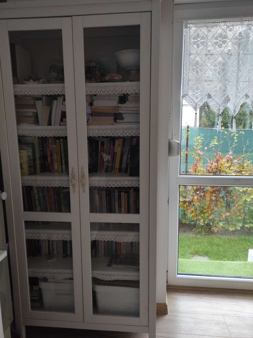 Biała witryna szafa półka na książki hemnes biblioteczka drewniana kor