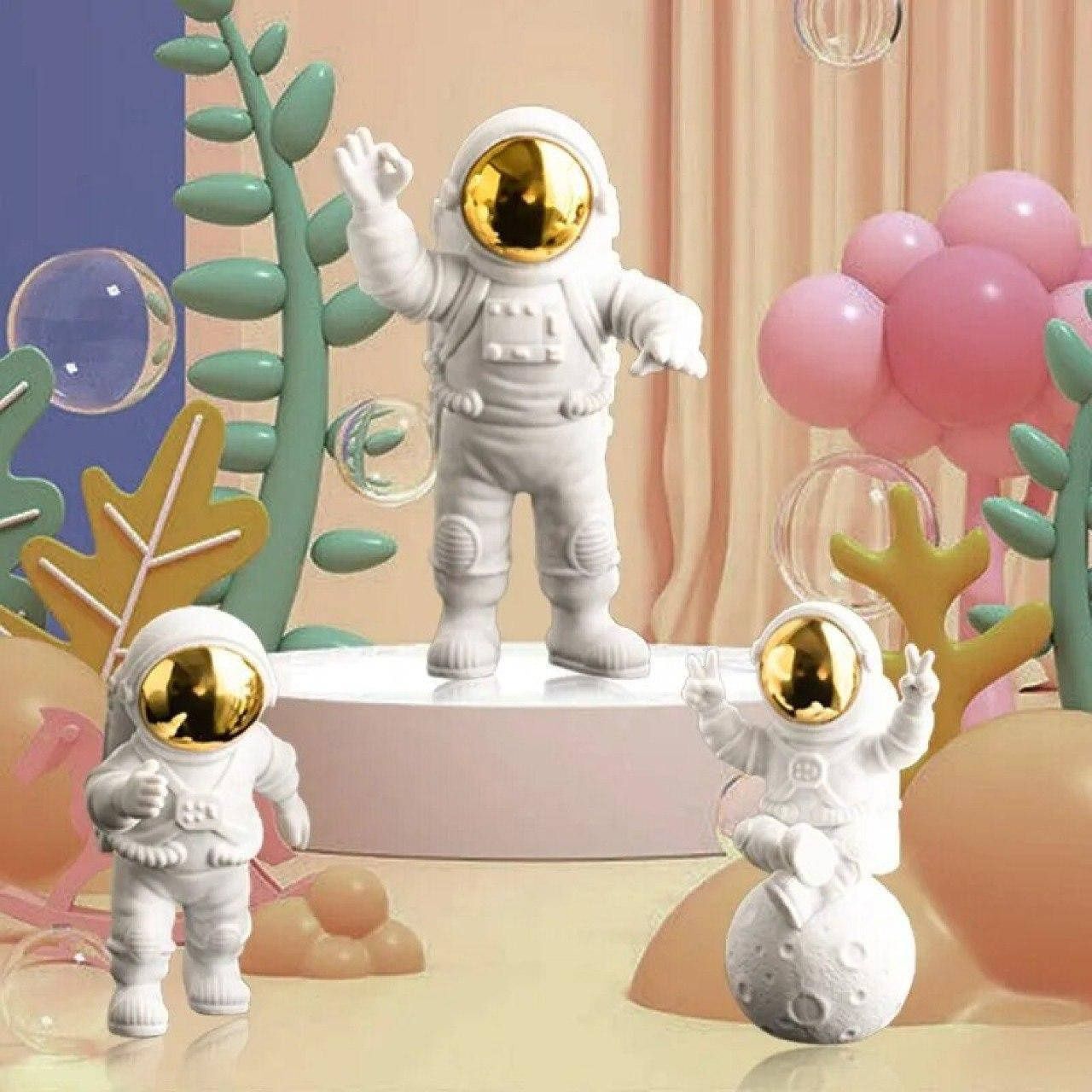Набір із 4 фігурок Астронавти на місяці "Astronauts on the moon"