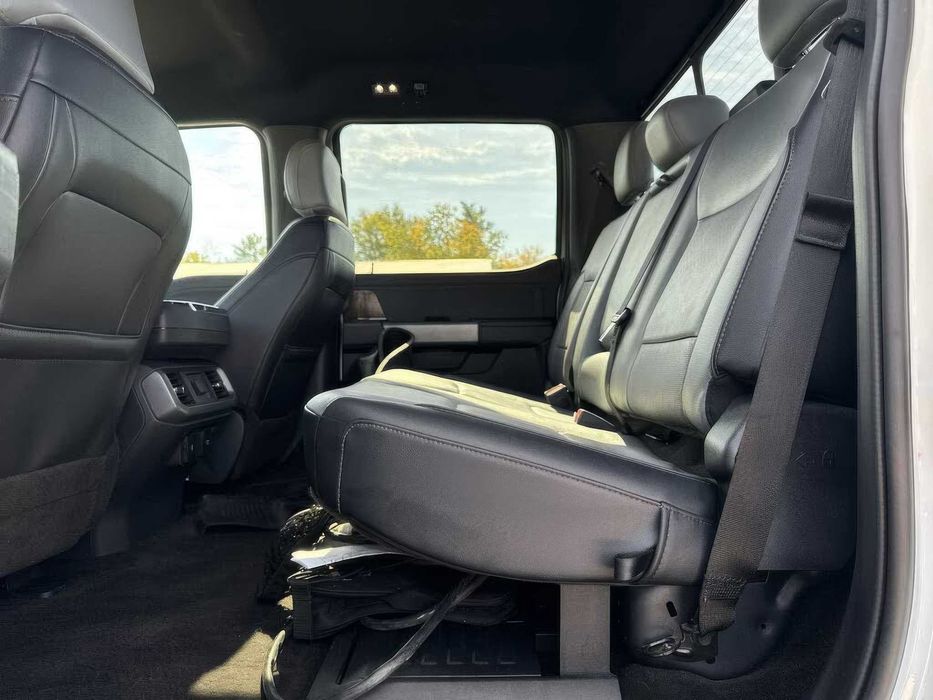 Ford F-150 Lightning Lariat SuperCrew      2022