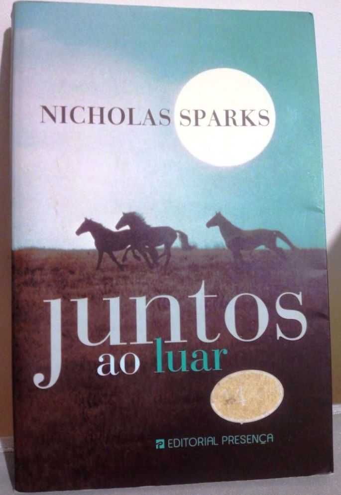 Livro Juntos ao Luar, de Nicholas Sparks