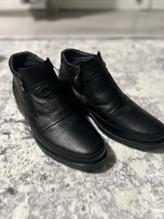 Зимове чоловіче взуття.