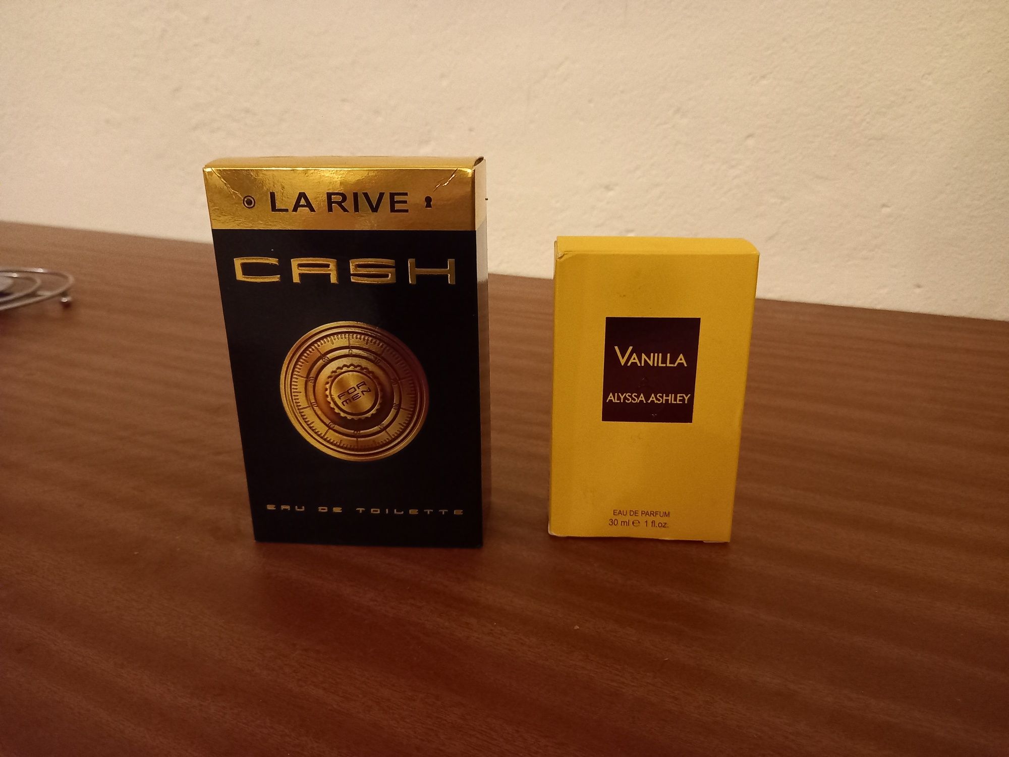 Vendo perfumes novos e originais, ainda selados na caixa.