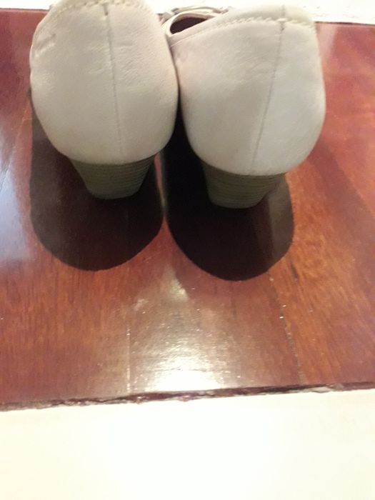 Sapatos em pele Tamaris