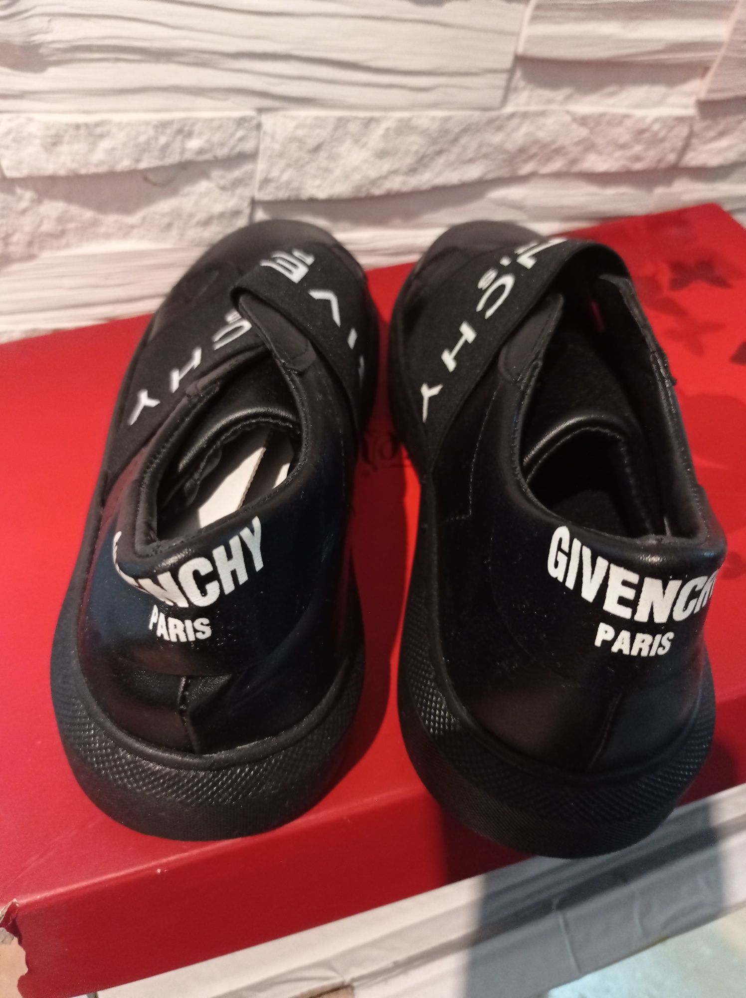 Wyprzedaż Czarne sneakersy Givenchy 36