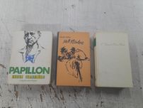 Conjunto de livros antigos