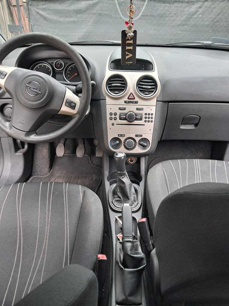 Opel corsa d uszkodzony