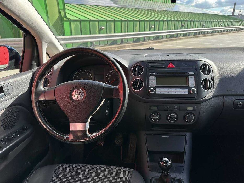 В продажі Volkswagen Golf Plus 2006 року випуску.