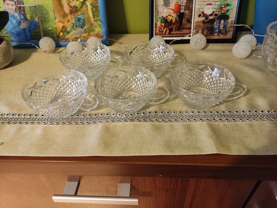 Filiżanki kryształowe z uszkiem