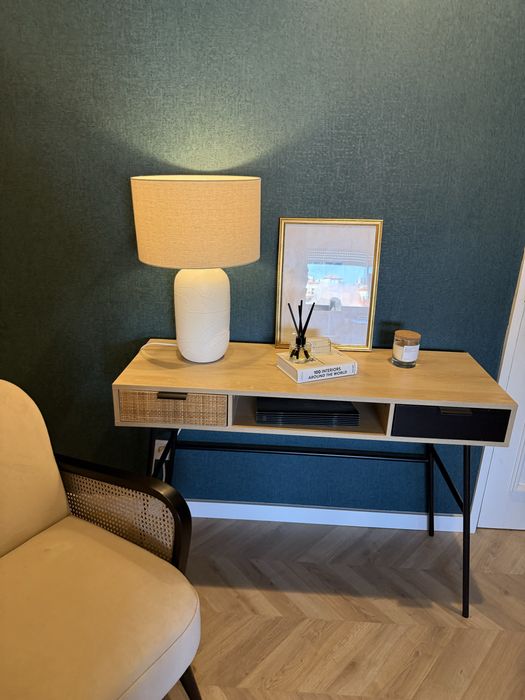 Móvel entrada preto e madeira