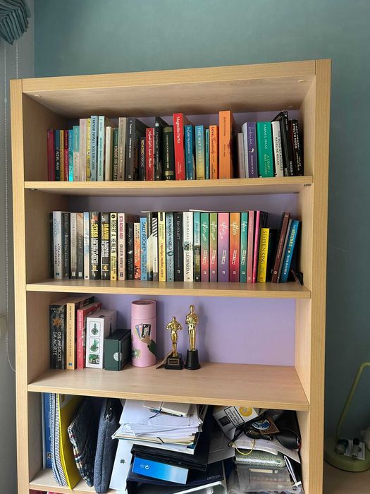 Estante com secretária integrada e cadeira incluída