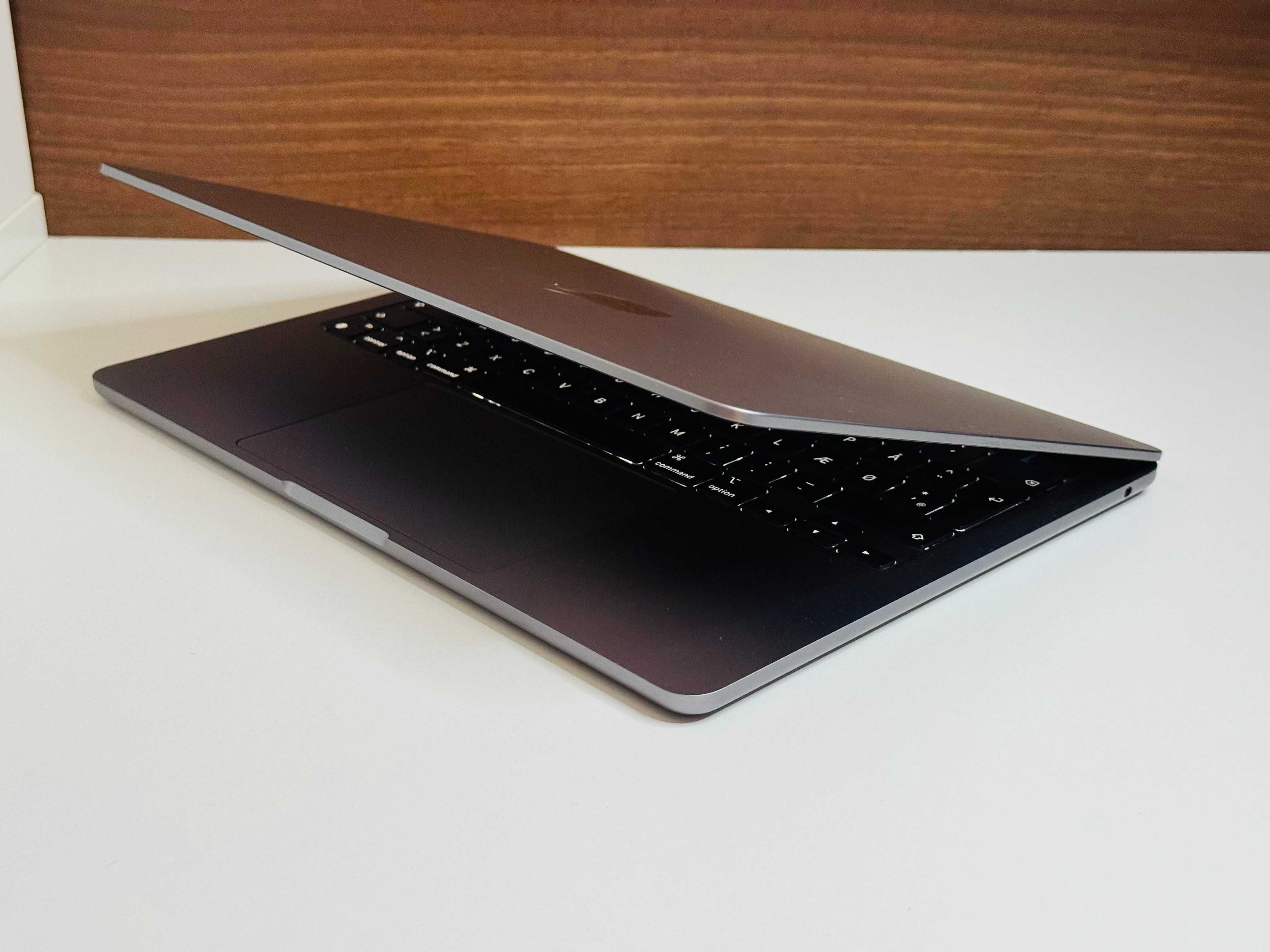 MacBook Air 13 2022 M1 100% Kondycji 8GB RAM 256GB SSD