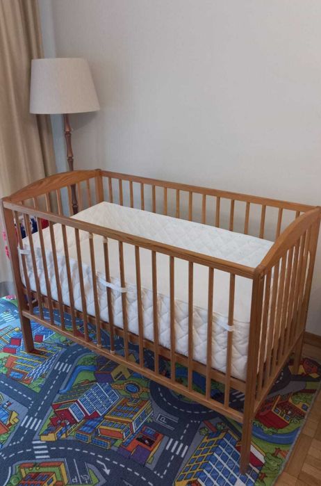 łóżko dziecięce z samohodem