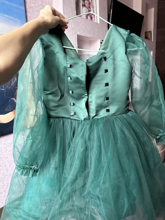 Продам красивое платье на девочку