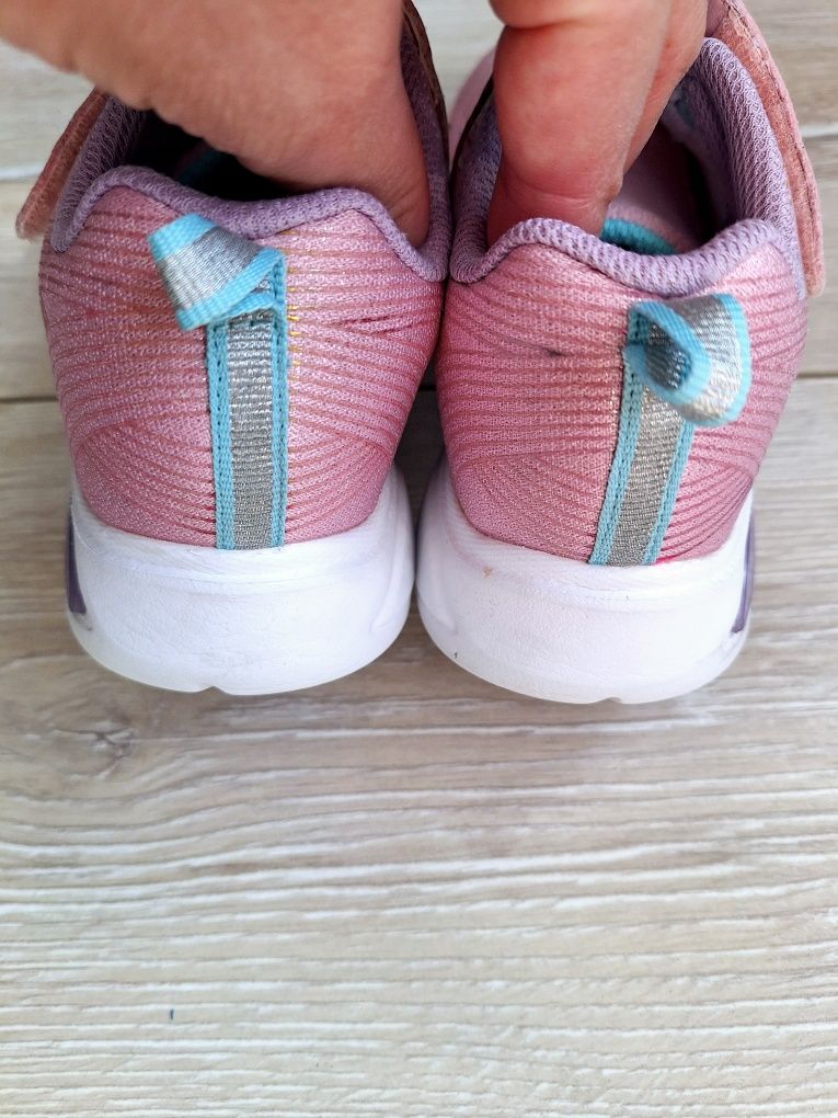 Кроссовки на девочку р-р 28 Skechers