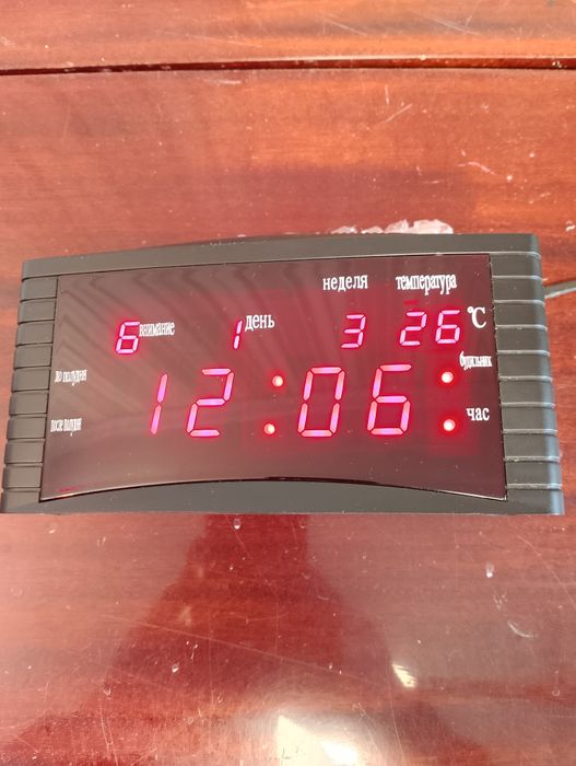 Годинник настільний електронний з будильником і термометром!