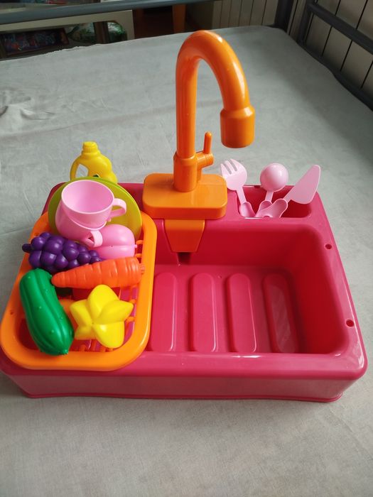 Zabawkowy zlew z akcesoriami, elektryczna pompka wody