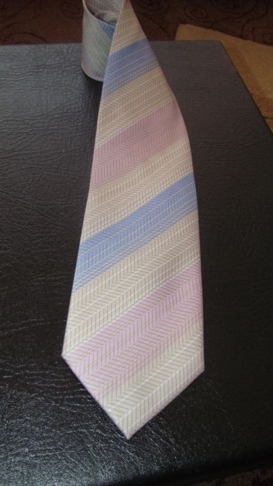 Elegancki Krawat jakich mało marki L'art D'espace z Francji nr 16