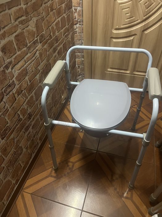 Стілець-туалет.