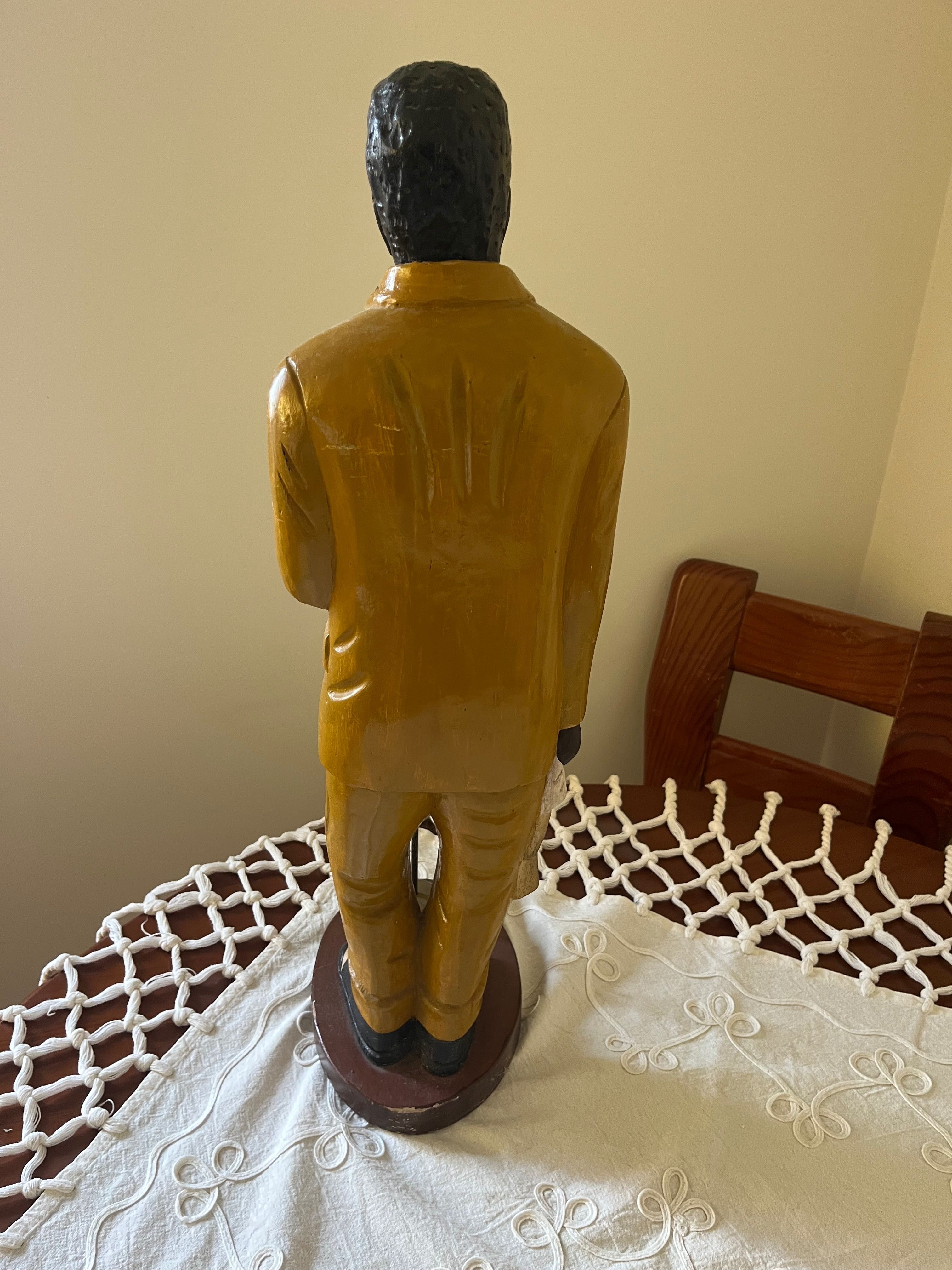 Estatueta musico Louis Armstrong em madeira