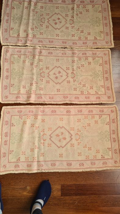 Conjunto de tapetes arraiolos menina