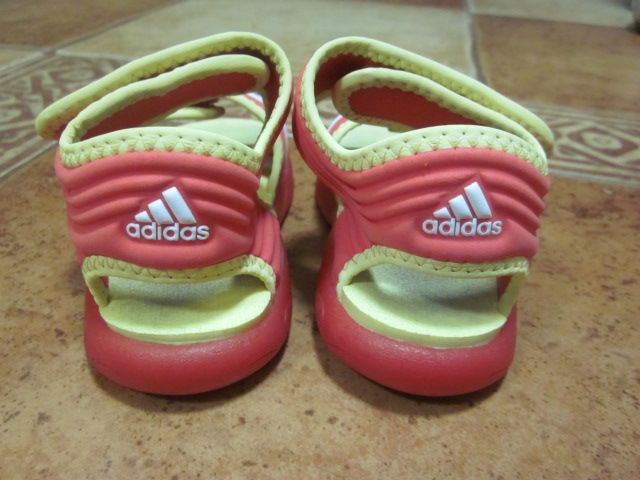 Adidas sandałki na rzepy rozmiar 24, wkładka 15 cm