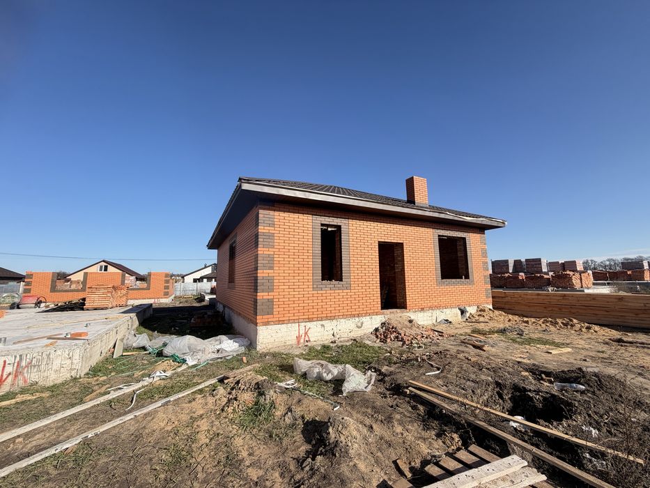 Окремий будинок у новому котеджному містечку