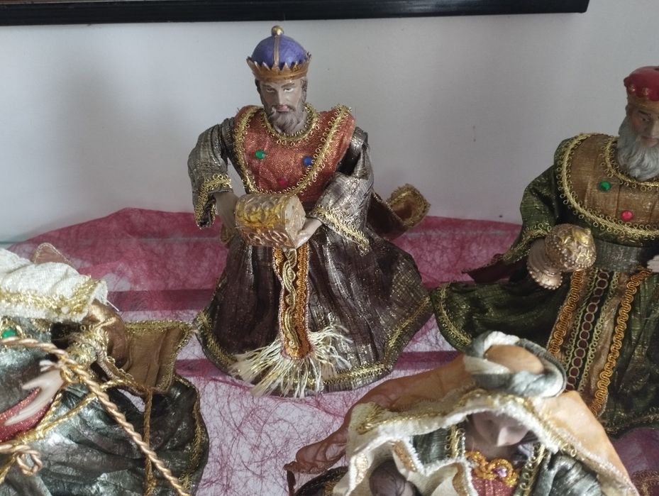 Presépio com cinco figuras muito bonito