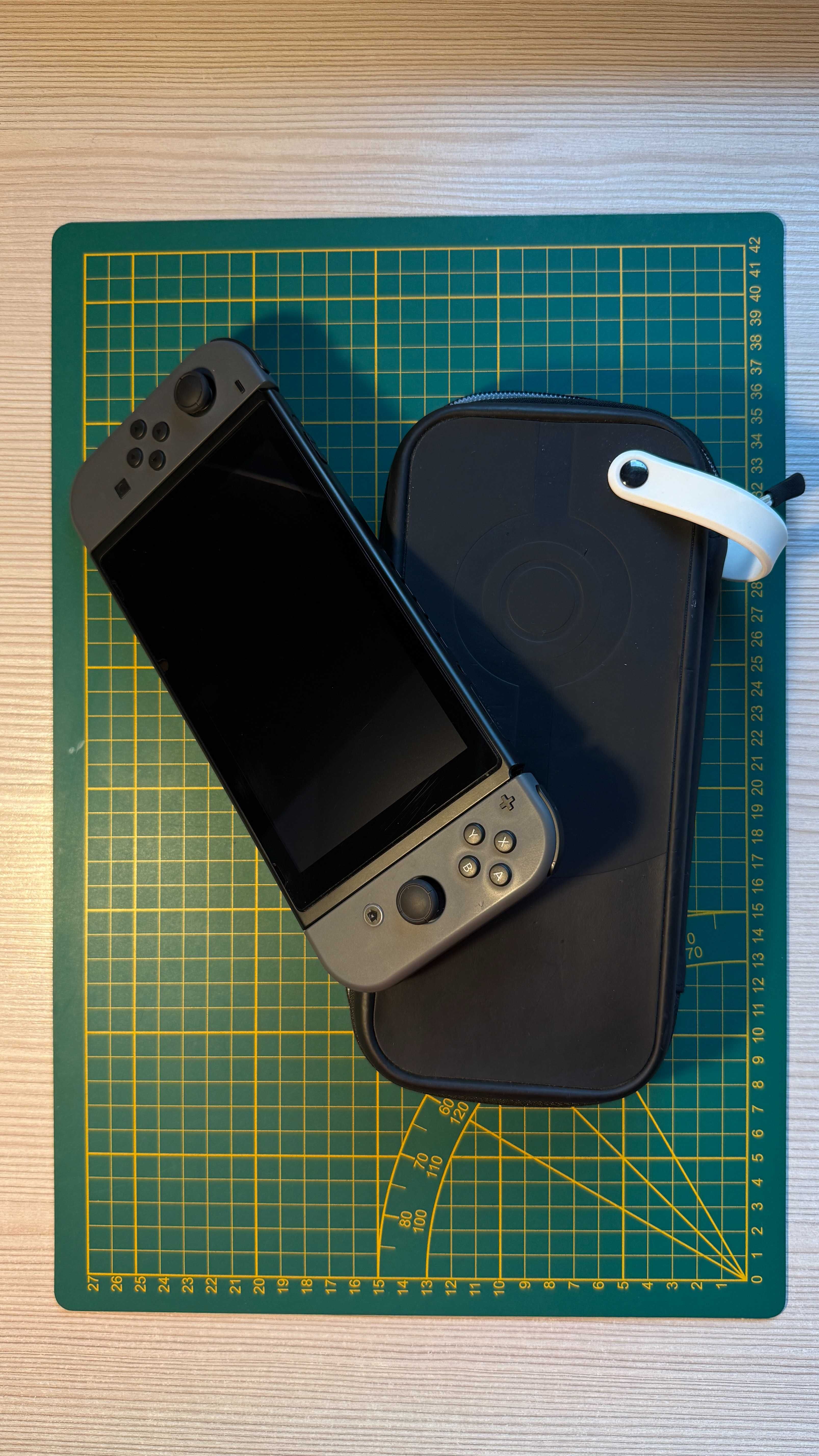 Nintendo Switch + gry (Mario Kart 8, Smash Bros., Pokemon Shield itp.)