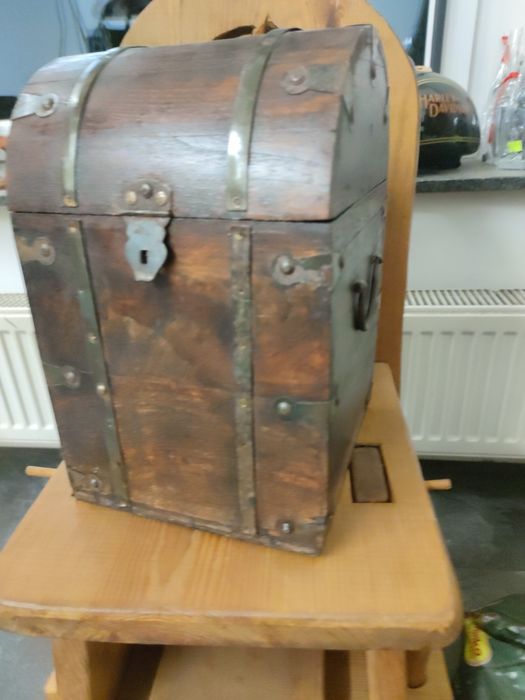 Okuta zdobiona skrzynia drewniana pojemna