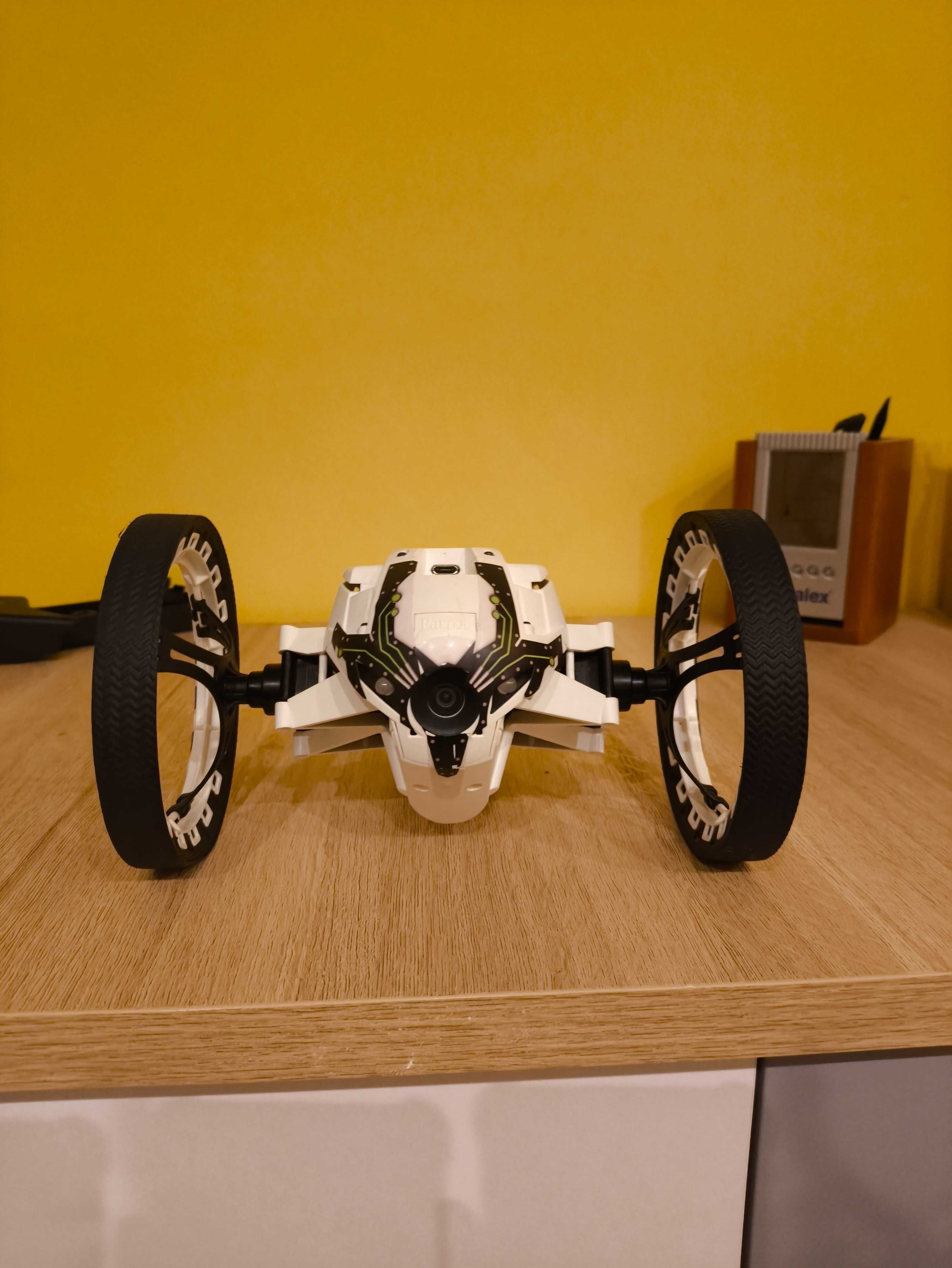 Parrot Jumping Sumo Mini Drone PS724000 - biały
